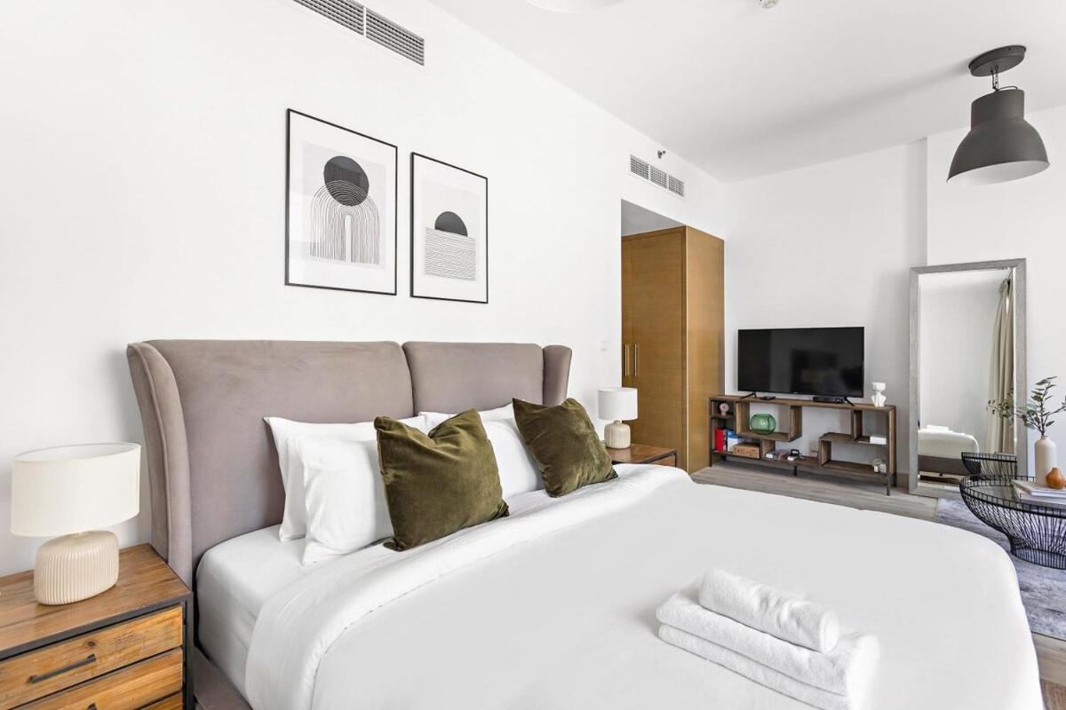 Apartment Silkhaus Chic Studio Burj Khalifa Short Walk Dubai